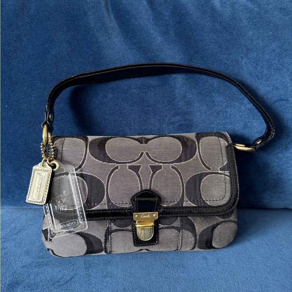 Coach
Coach Black/Grey Signature Canvas and
Patent‎ Leather Shoulder Bag - Picture 2 of 12